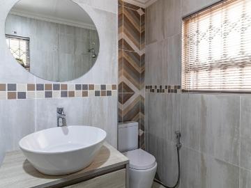 5 Bedroom House For Sale in Bassonia