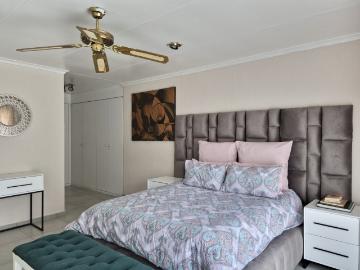 5 Bedroom House For Sale in Bassonia