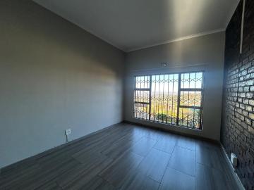 5 Bedroom House For Sale in Bassonia