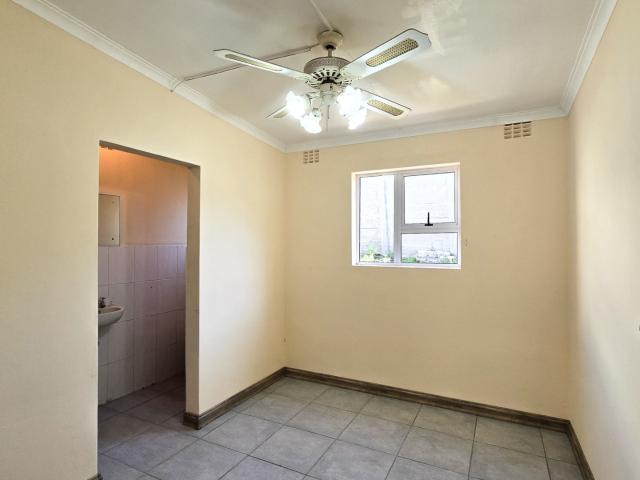 5 Bedroom House For Sale in Beacon Bay