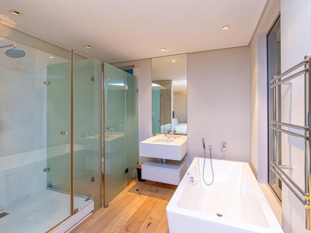 5 Bedroom House For Sale in Bedfordview