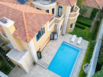 5 Bedroom House For Sale in Bedfordview