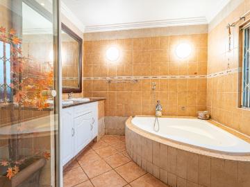 5 Bedroom House For Sale in Bedfordview