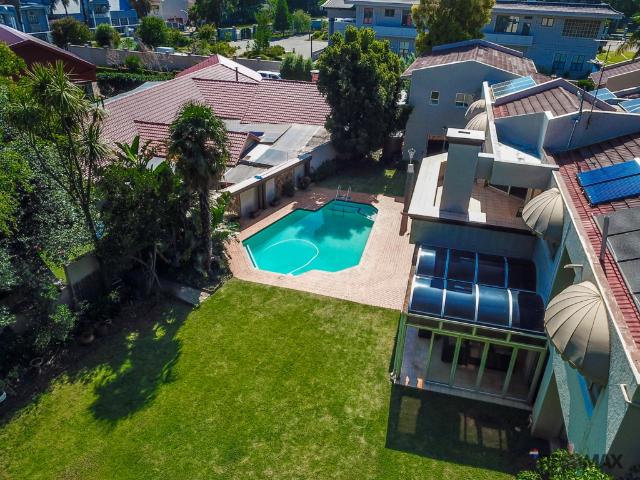 5 Bedroom House For Sale in Bedfordview