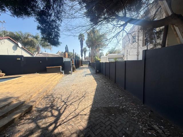 5 Bedroom House For Sale in Bedfordview
