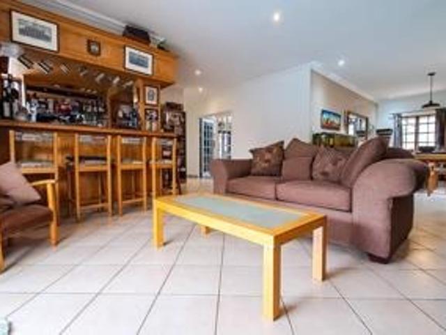 5 Bedroom House For Sale in Bedfordview
