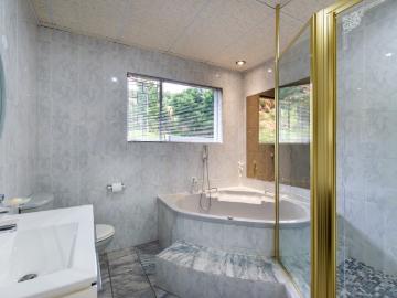 5 Bedroom House For Sale in Bedfordview