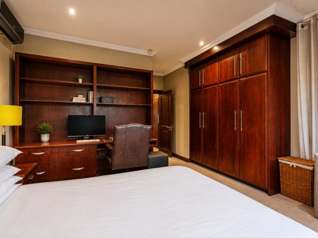 5 Bedroom House For Sale in Bedfordview