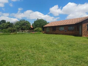 5 Bedroom House For Sale in Bedworth Park