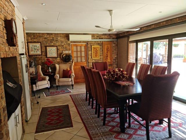 5 Bedroom House For Sale in Bela