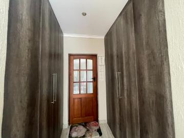 5 Bedroom House For Sale in Bendor Ridge