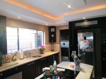 5 Bedroom House For Sale in Bendor