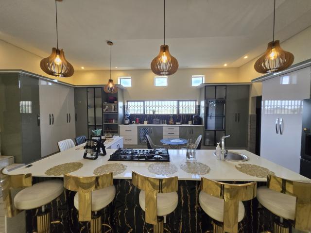 5 Bedroom House For Sale in Bergsig