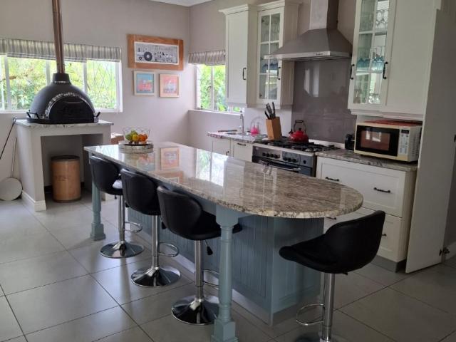 5 Bedroom House For Sale in Bergsig