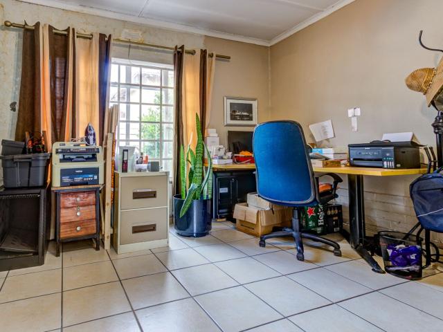 5 Bedroom House For Sale in Birchleigh
