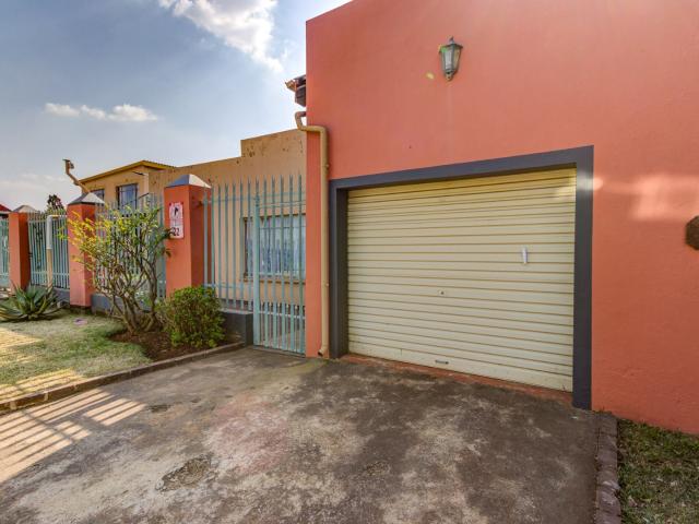 5 Bedroom House For Sale in Birchleigh