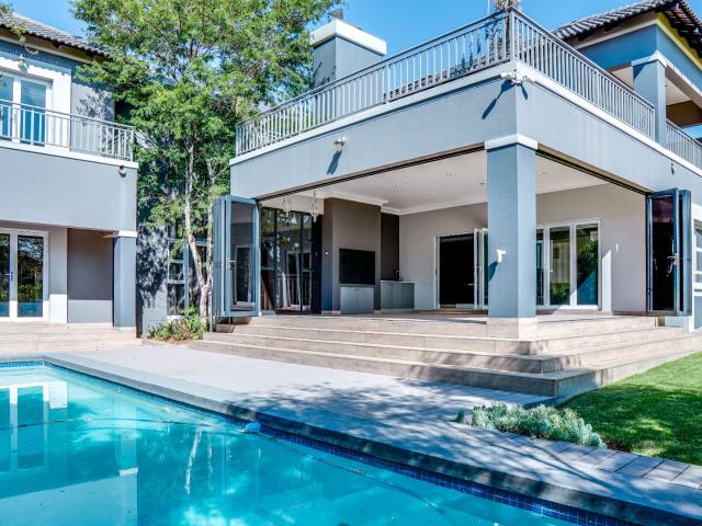 5 Bedroom House For Sale in Blue Valley Golf Estate