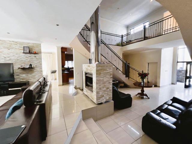 5 Bedroom House For Sale in Blue Valley Golf Estate