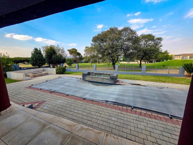 5 Bedroom House For Sale in Blue Valley Golf Estate