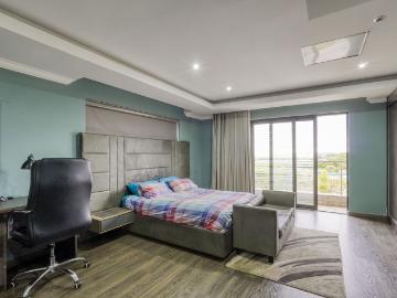 5 Bedroom House For Sale in Blue Valley Golf Estate
