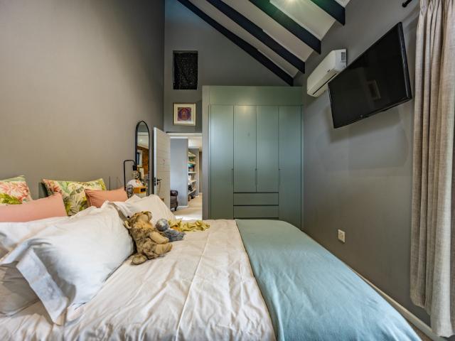 5 Bedroom House For Sale in Bryanston East