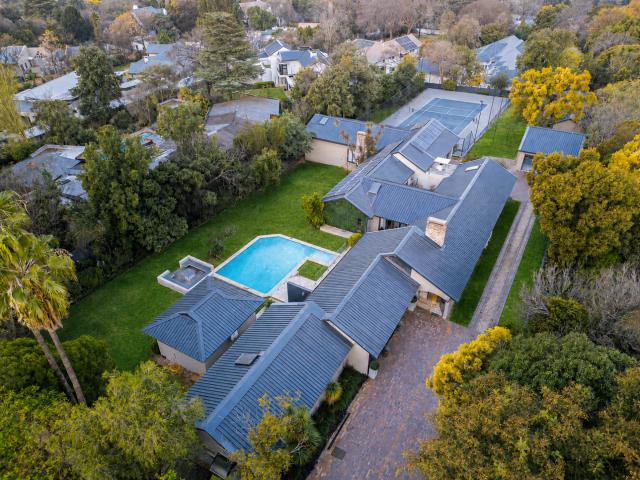 5 Bedroom House For Sale in Bryanston