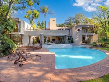 5 Bedroom House For Sale in Bryanston