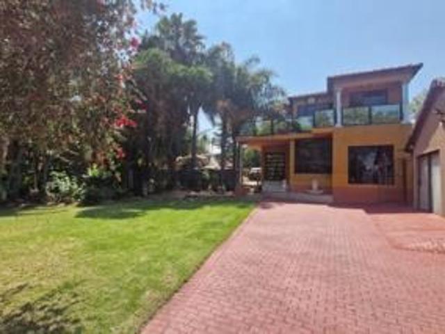 5 Bedroom House For Sale in Brackendowns
