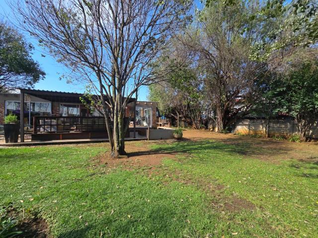 5 Bedroom House For Sale in Brackendowns