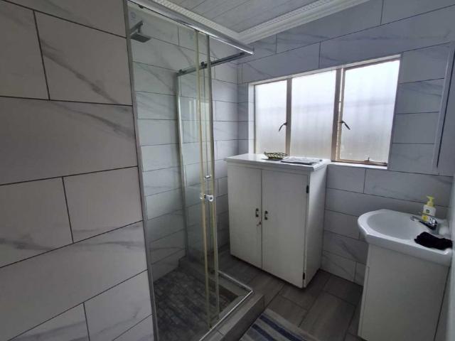 5 Bedroom House For Sale in Brackendowns