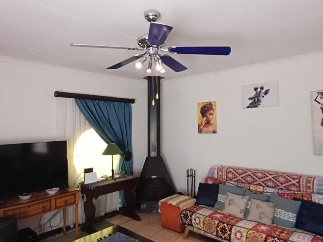 5 Bedroom House For Sale in Brackendowns