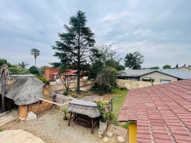5 Bedroom House For Sale in Brackendowns