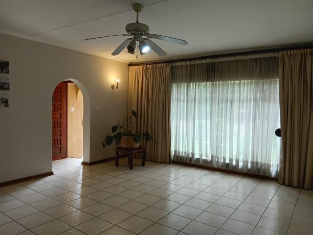 5 Bedroom House For Sale in Brackendowns