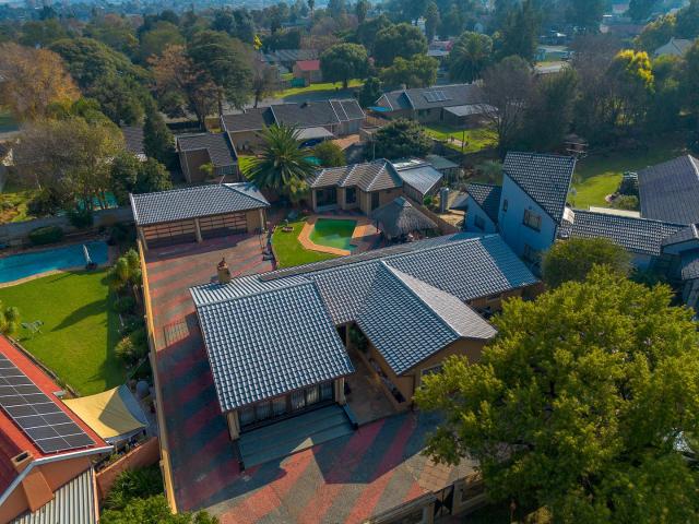 5 Bedroom House For Sale in Brackendowns
