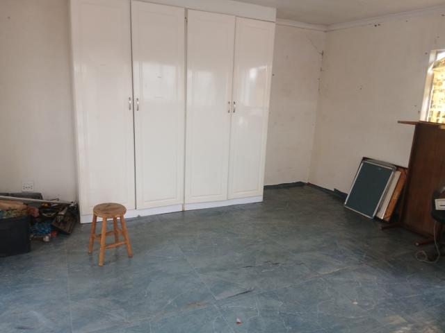 5 Bedroom House For Sale in Brackendowns