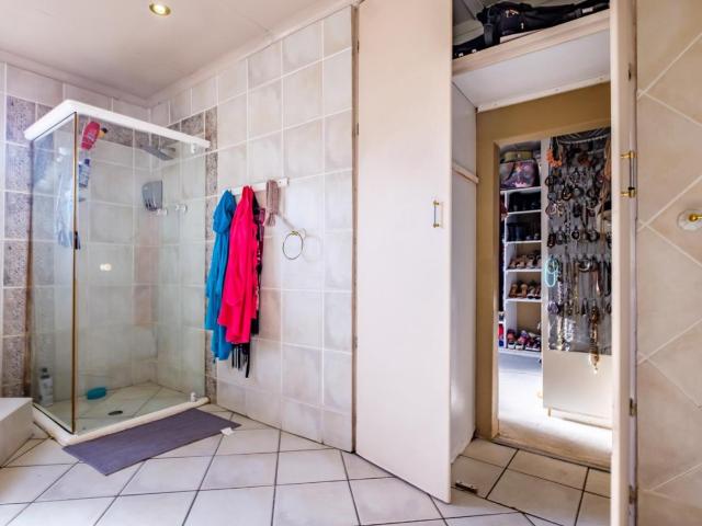 5 Bedroom House For Sale in Brackendowns