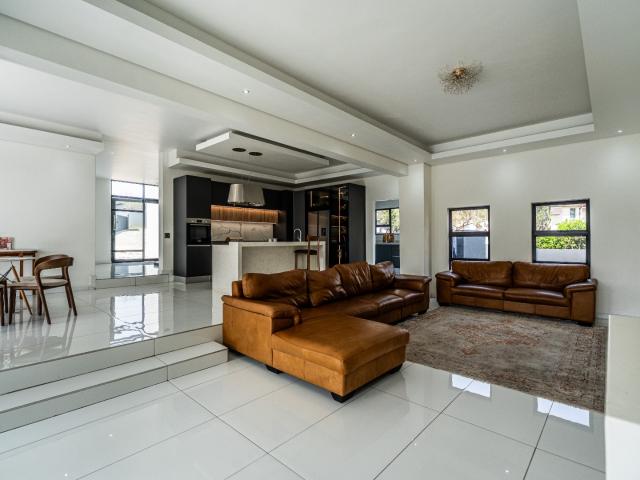 5 Bedroom House For Sale in Broadacres