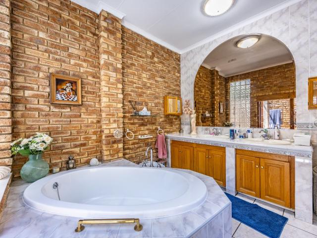 5 Bedroom House For Sale in Brooklyn