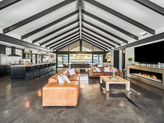 5 Bedroom House For Sale in Bunkers Hill