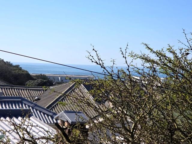 5 Bedroom House For Sale in Gonubie