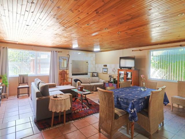 5 Bedroom House For Sale in Gansbaai Central