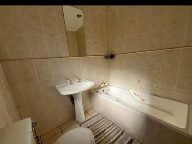 5 Bedroom House For Sale in Garsfontein