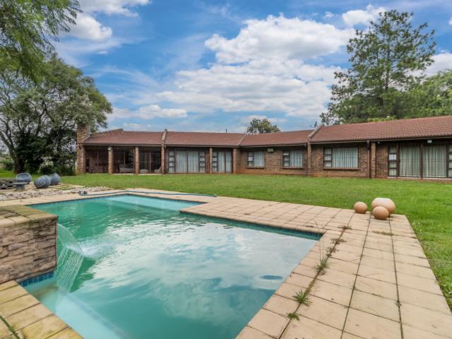 5 Bedroom House For Sale in Glen Austin AH