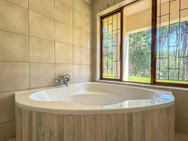 5 Bedroom House For Sale in Glen Hills