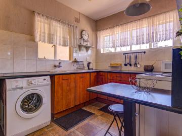 5 Bedroom House For Sale in Glen Marais