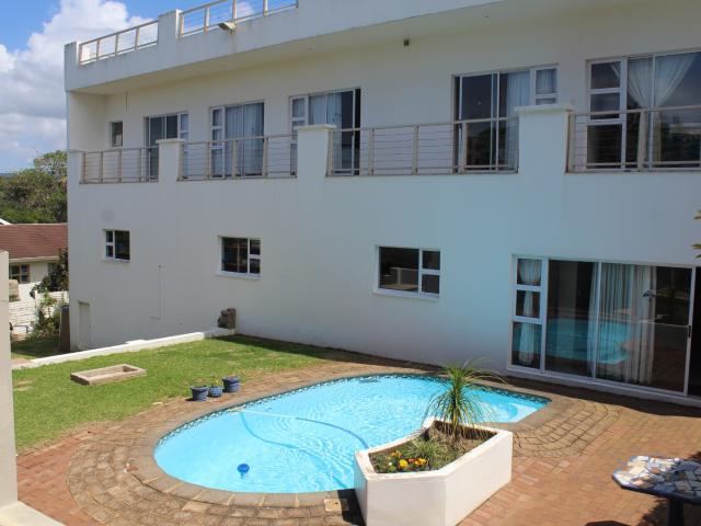 5 Bedroom House For Sale in Glenmore