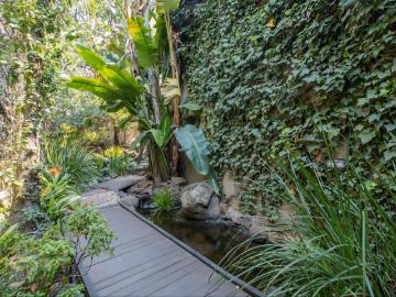 5 Bedroom House For Sale in Glenvista