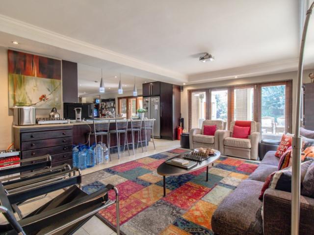 5 Bedroom House For Sale in Glenvista