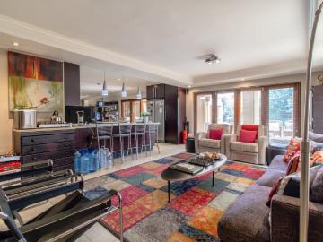 5 Bedroom House For Sale in Glenvista