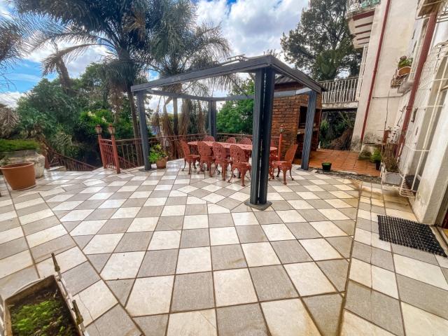 5 Bedroom House For Sale in Glenvista